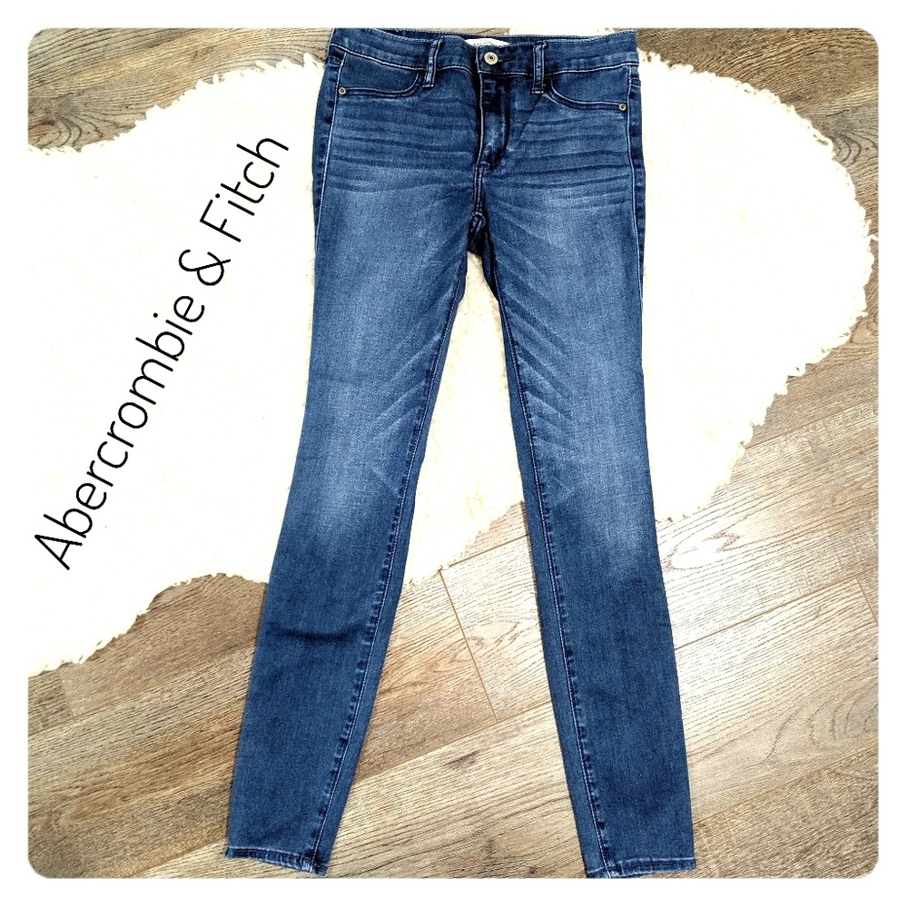 EUC ~ ABERCROMBIE & FITCH Medium Wash Jeggins